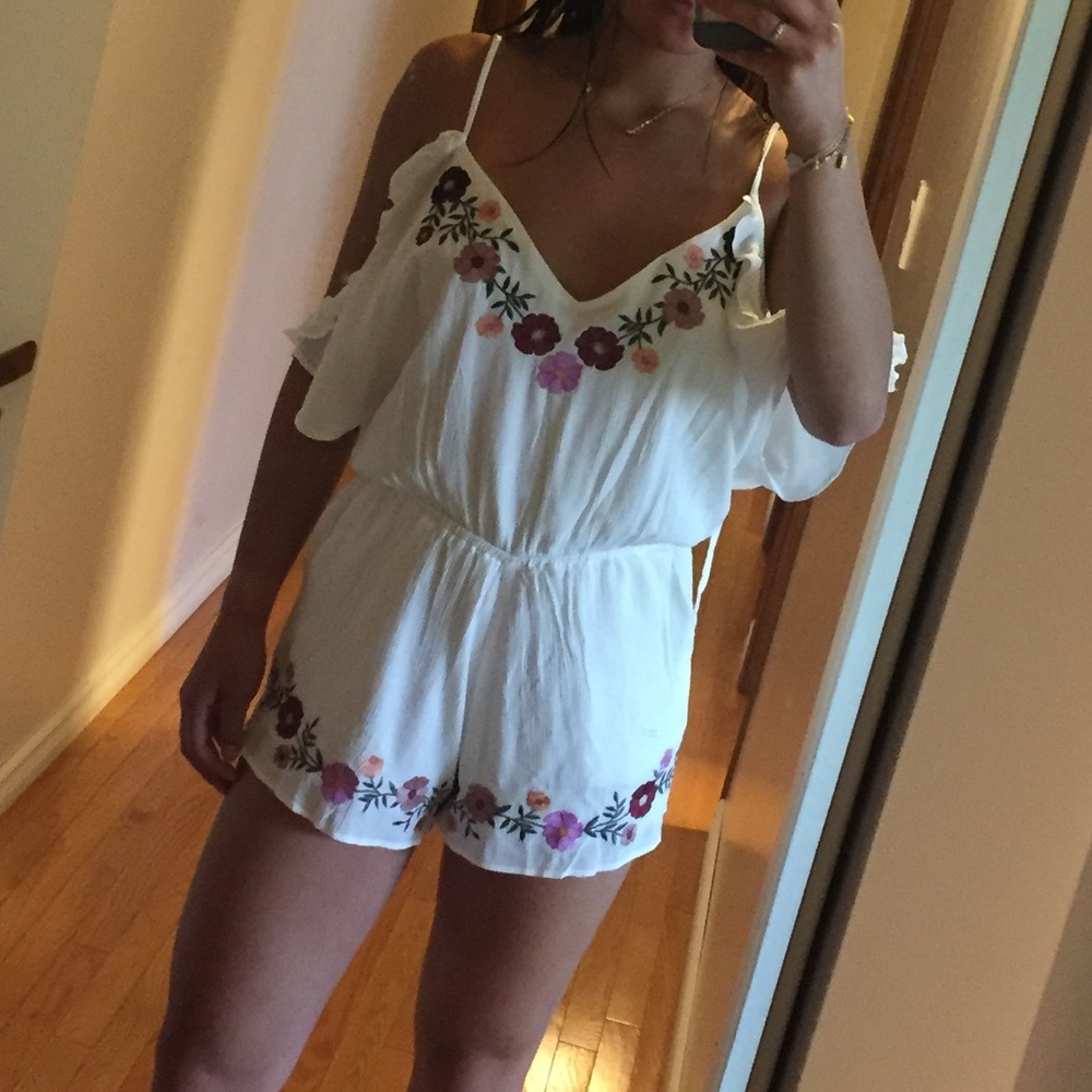 BNWOT white flower embroidered strappy romper
